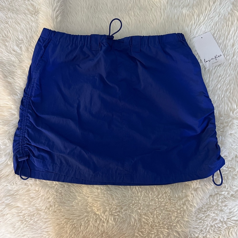 Nordstrom cinch skirt. Says XL but more like a medium in my opinion.